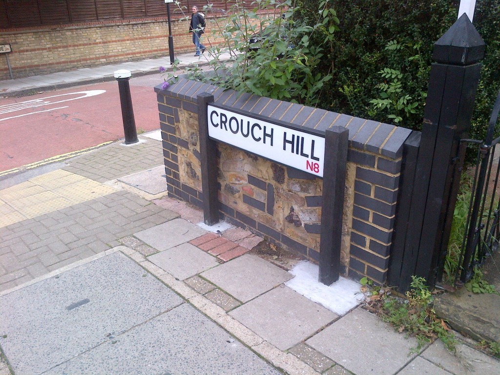 New road sign, Crouch Hill
