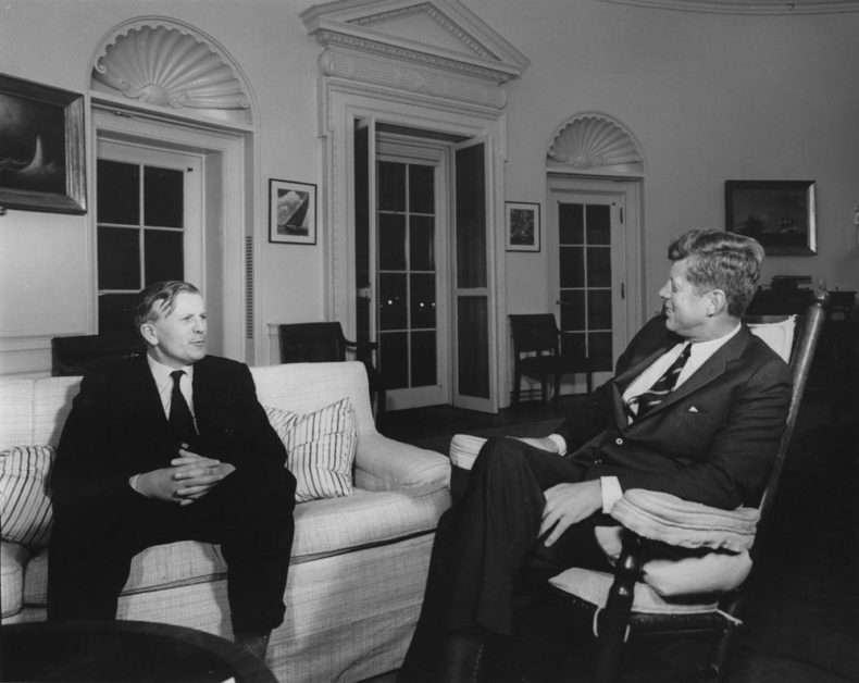 Jo Grimond meeting John F Kennedy - public domain photo