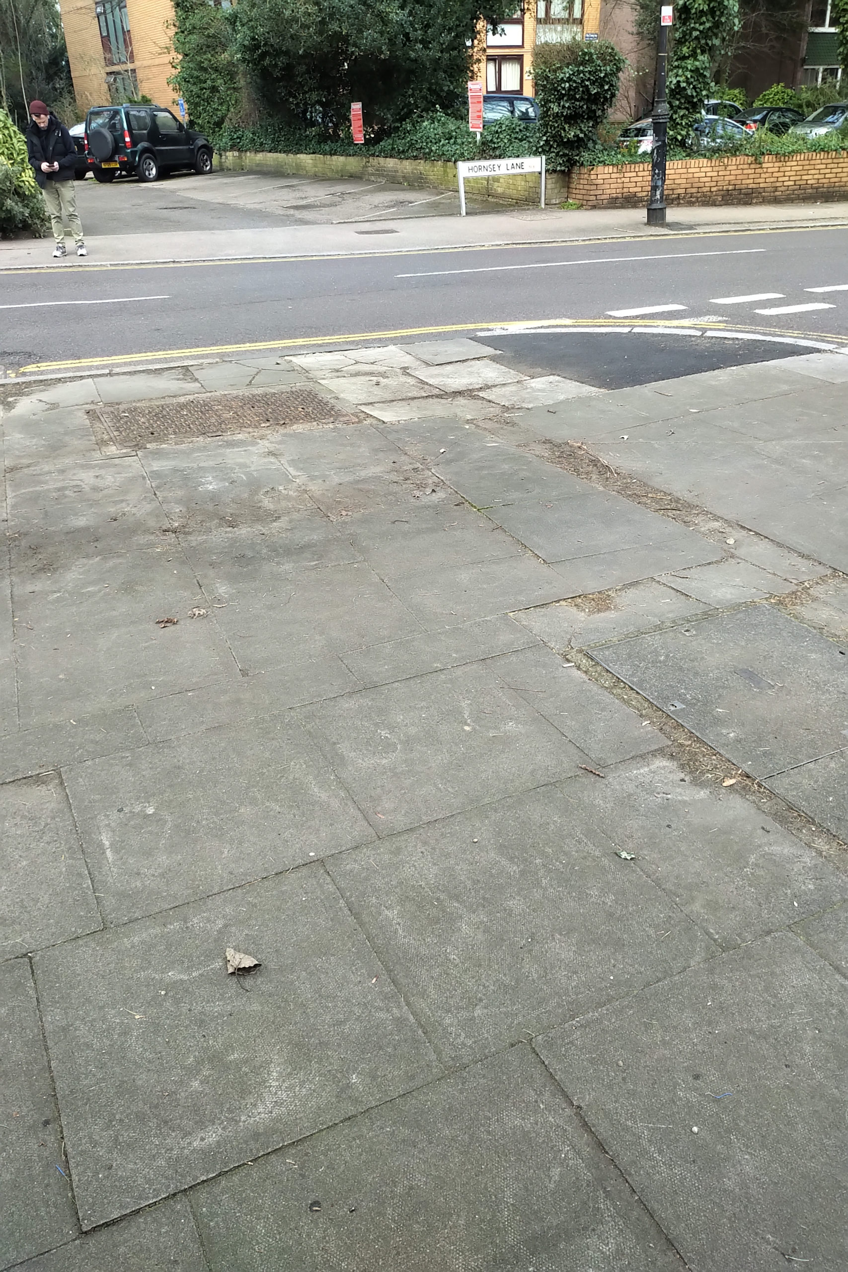 Hornsey Lane pavement - after