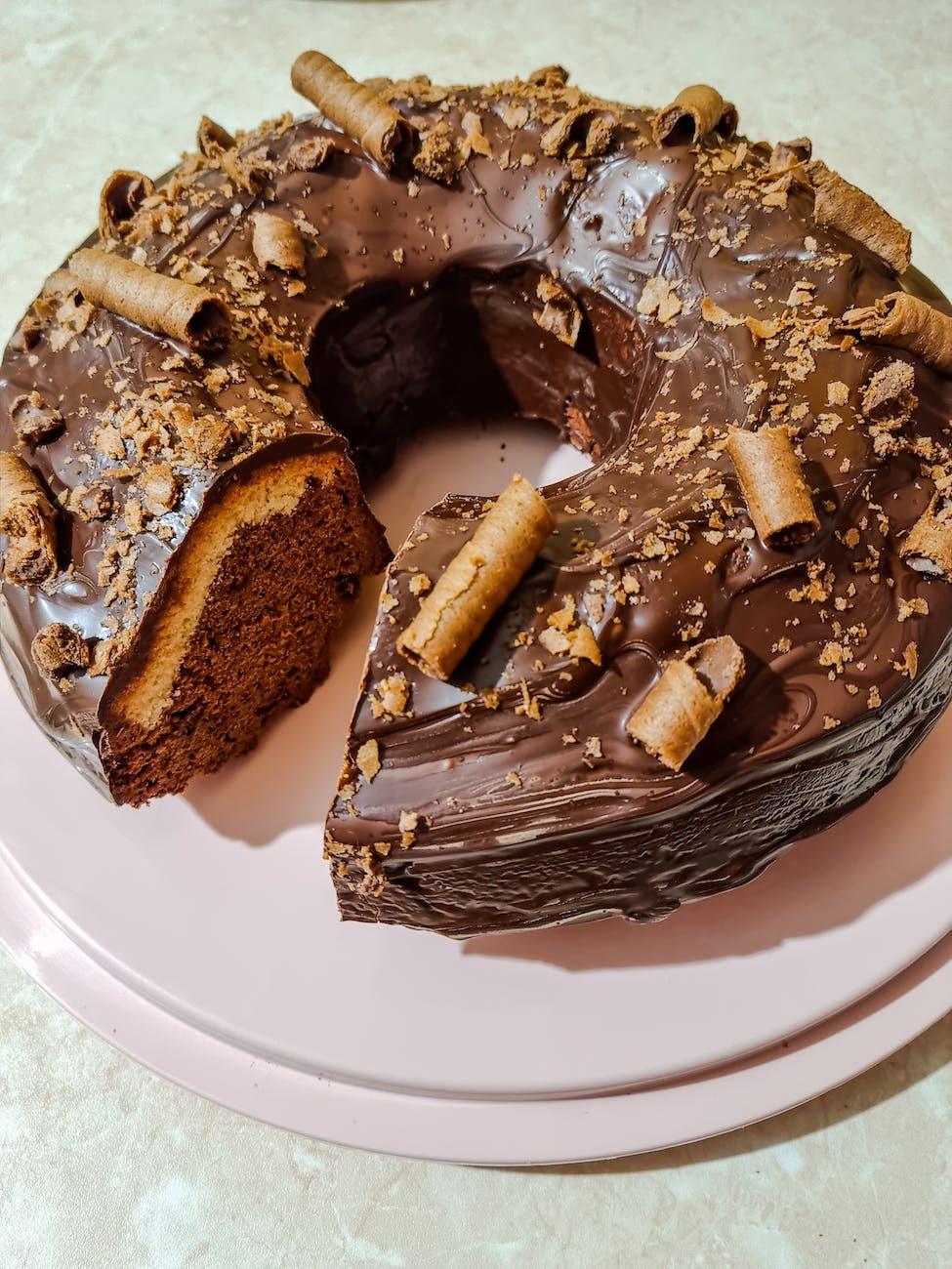 Chocolate cake on a ceramic plate