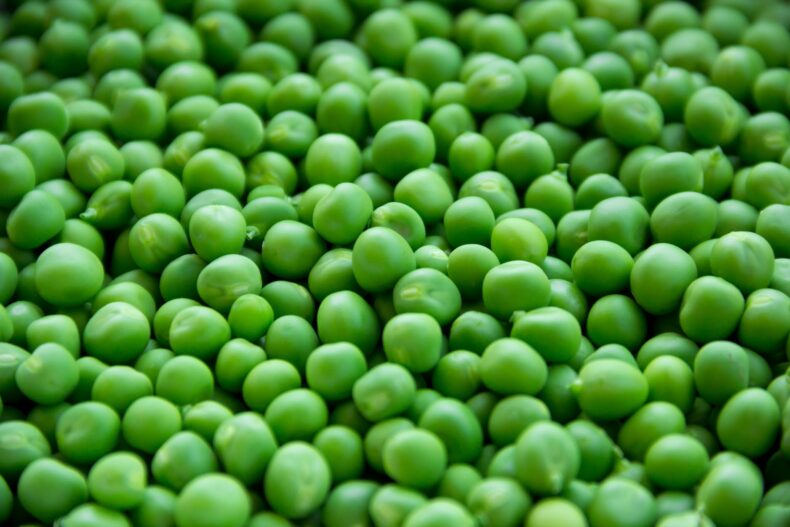 Lots of green peas